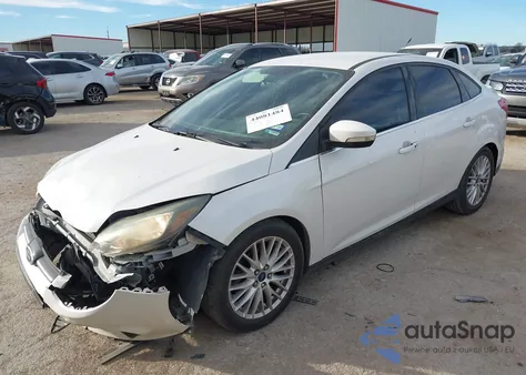 2014 Ford Focus Titanium z USA, uszkodzony, nr VIN 1FADP3J20EL403471